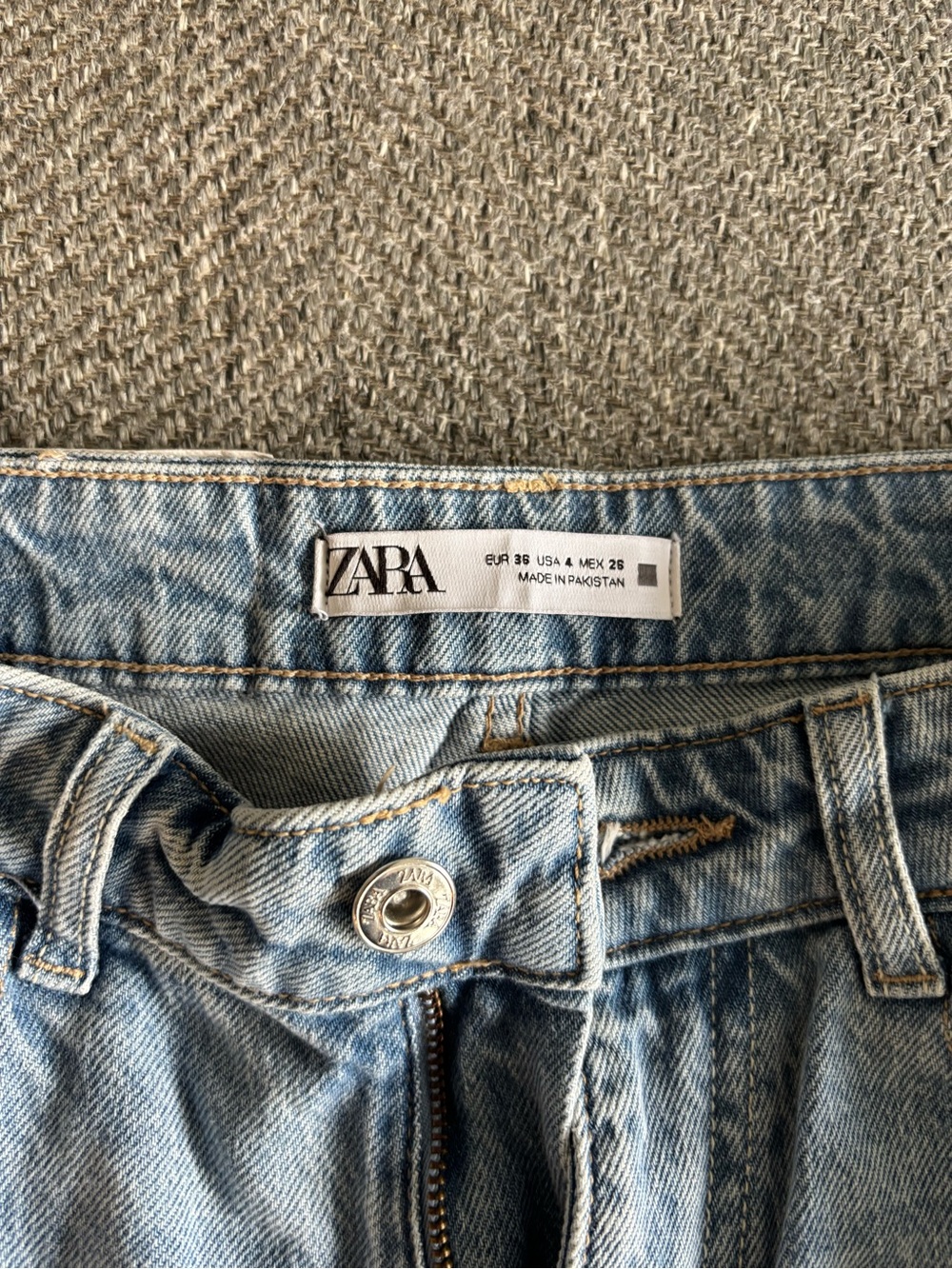 Zara Light Wash High-Rise Women’s Jeans